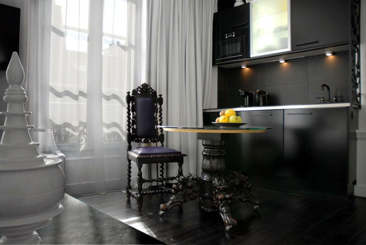 The Sleeping Lion Apartment Paris Bagian luar foto