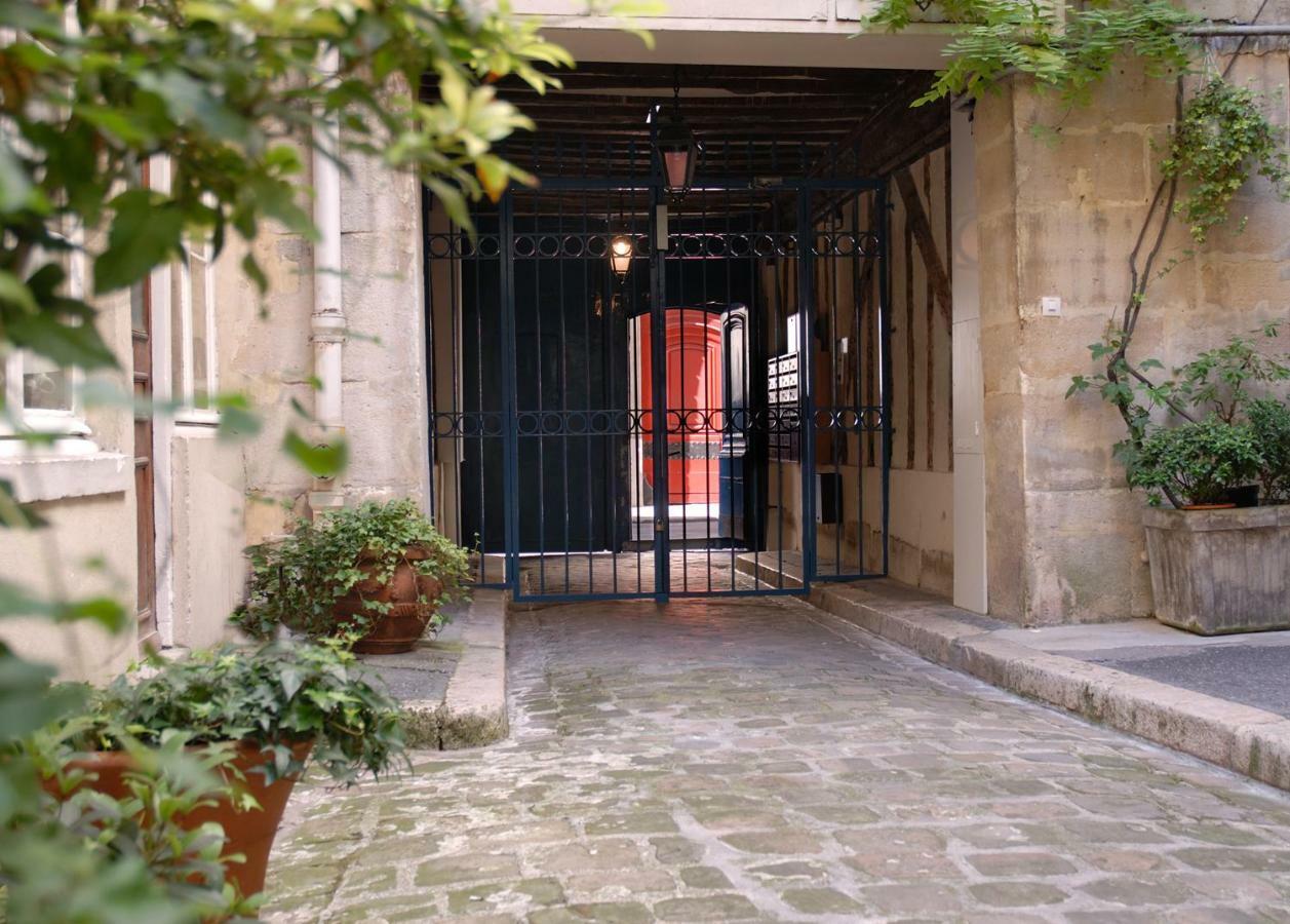 The Sleeping Lion Apartment Paris Bagian luar foto