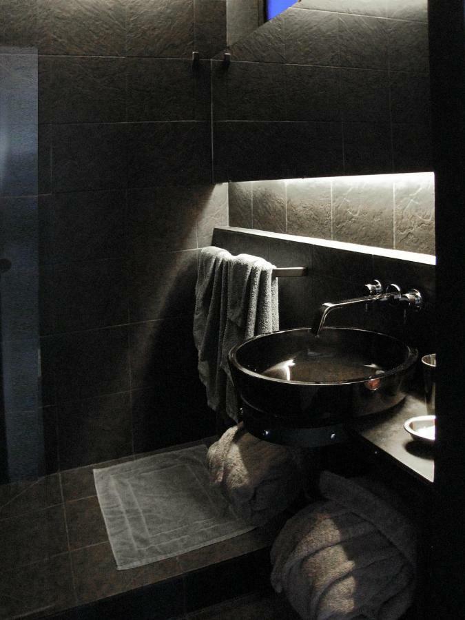The Sleeping Lion Apartment Paris Bagian luar foto